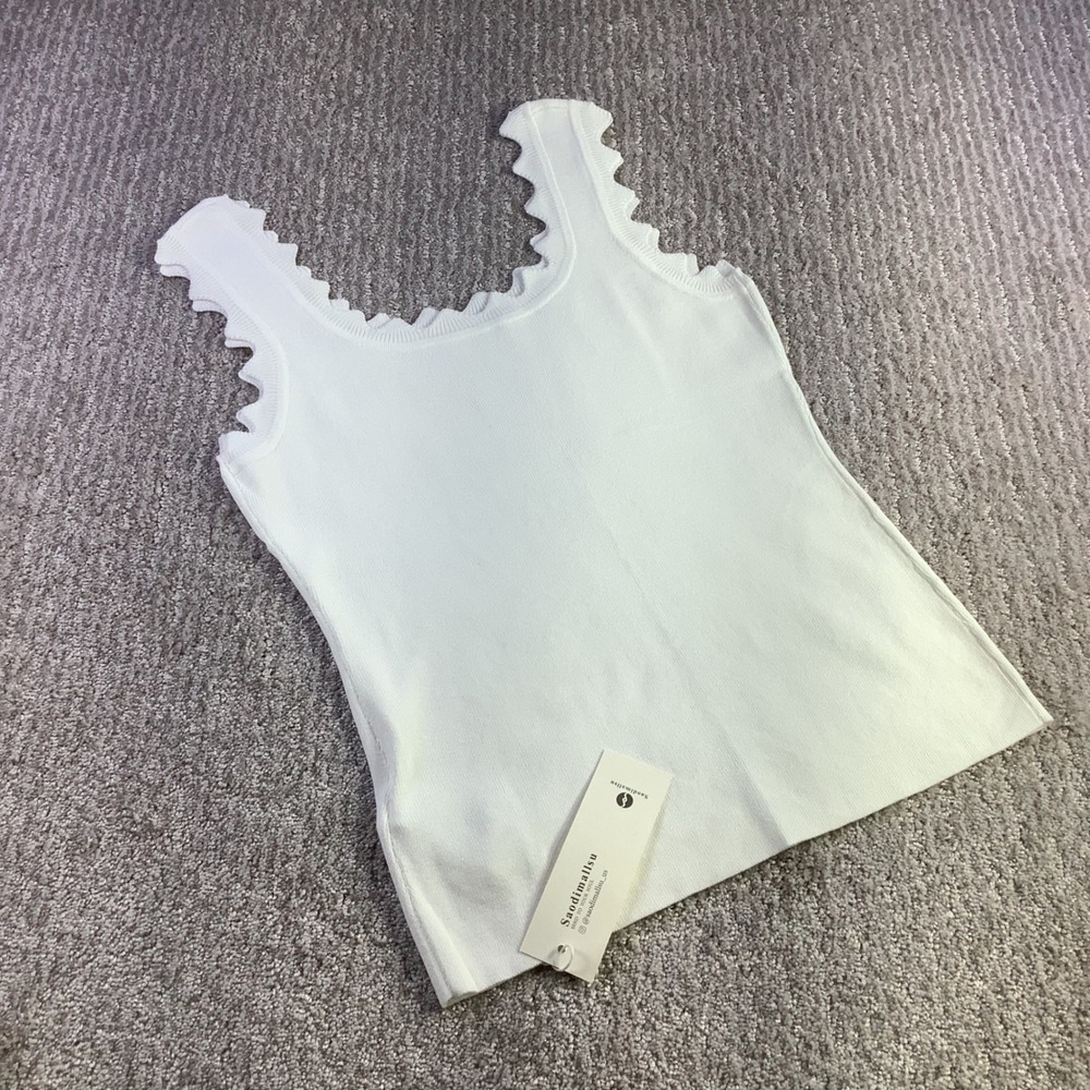 Saodimallsu White Scalloped Ribbed Knit Tank Top Sleeveless Scoop Neck Small NWT